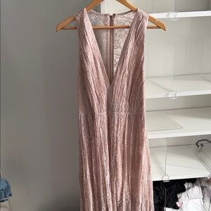 Elegant Lace V-Neck Dress in Blush Pink